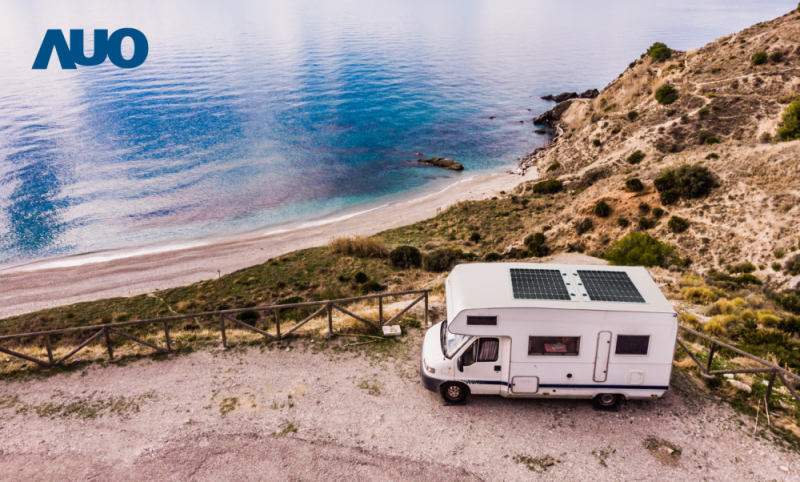 「可撓輕量化太陽光電板SunCurva」使用輕量特殊耐候型複合板取代傳統太陽能板的玻璃前板，不僅降低70%重量，每米平方僅3Kg；具有抗衝擊性能及通過電磁相容性測試，可應用於交通運輸工具，如露營車、遊艇等